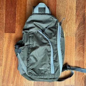 Eddie Bower one-shoulder sling pack day bag